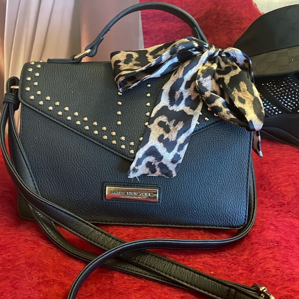 MARC NEW YORK  ANDREW MARC BLACK GOLD HARDWARE BAG/CROSSBODY with Twilly